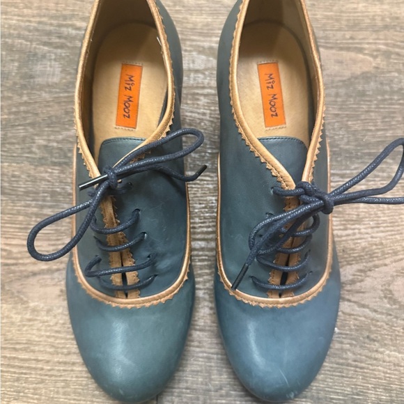 Miz Mooz NWOT size 9M  Blue and Tan Heels very preppy, Victorian, never worn - Picture 2 of 14